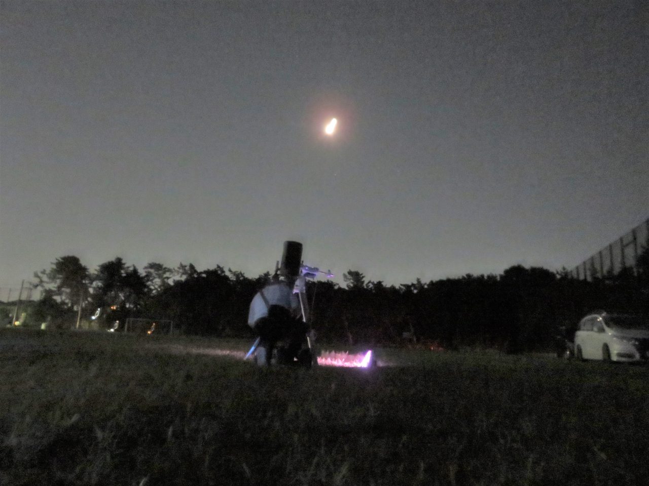 写真1：天体望遠鏡を使って星空を観察しよう