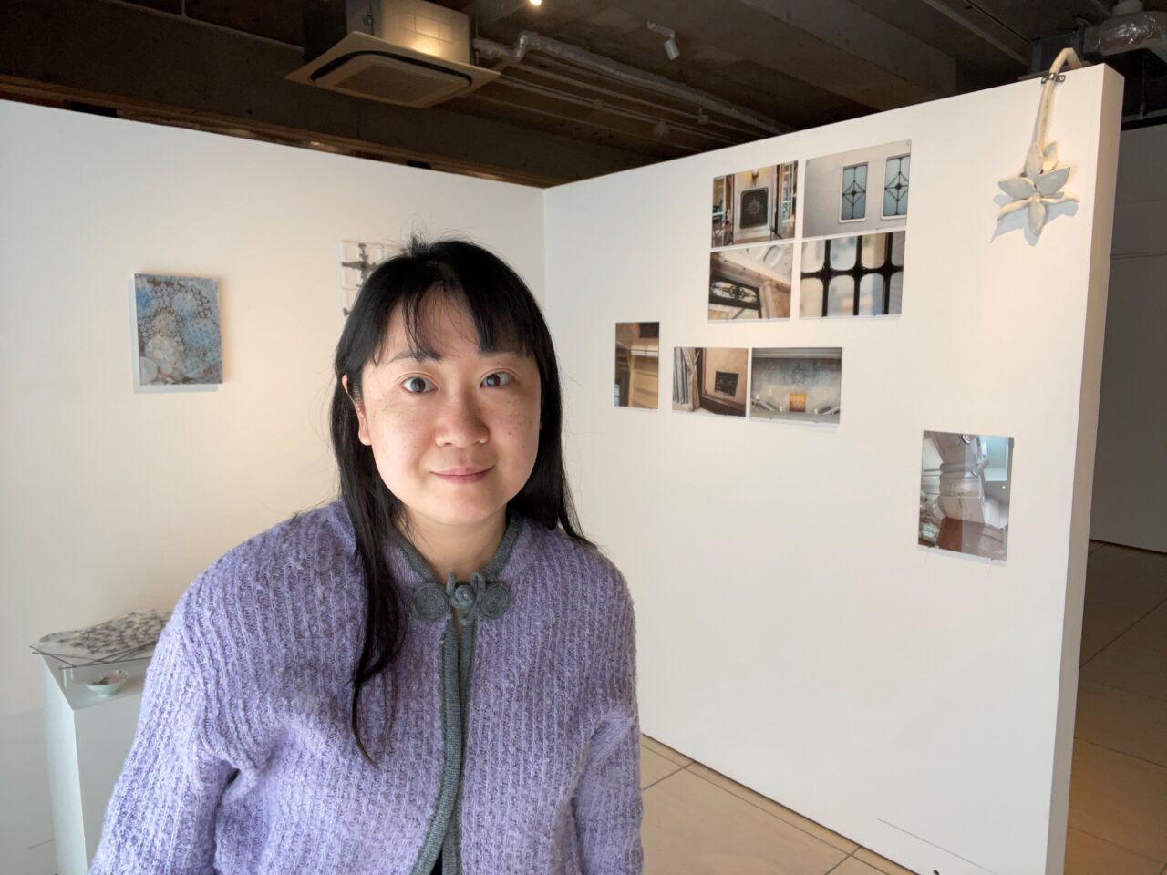 写真2：ワークショップ「生成する装飾―文様と自然の石膏レリーフづくり―」：AIRアーティスト 久木田茜